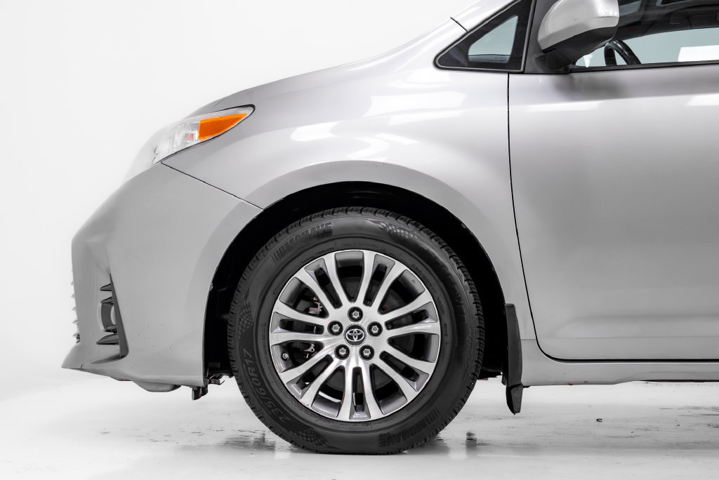 Used 2018 Toyota Sienna XLE Premium FWD image 29