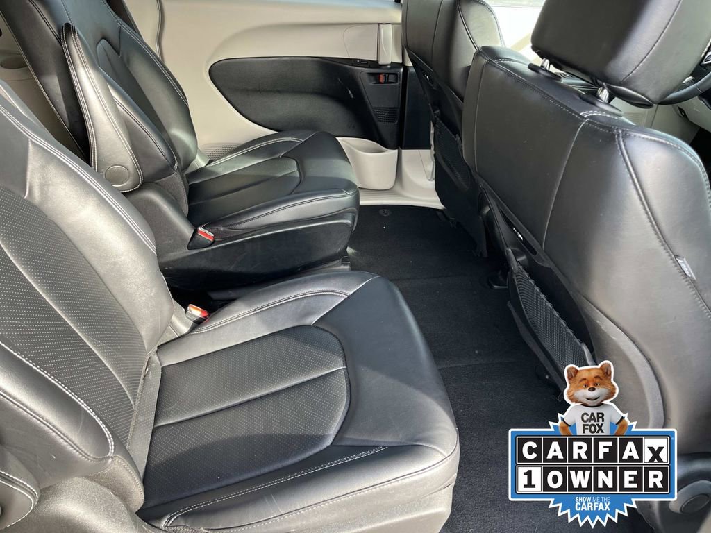 Used 2024 Chrysler Pacifica Select image 19