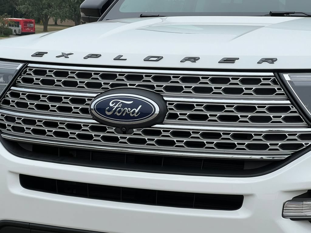Used 2023 Ford Explorer Limited w/ Equipment Group 301A AWD/4WD image 52