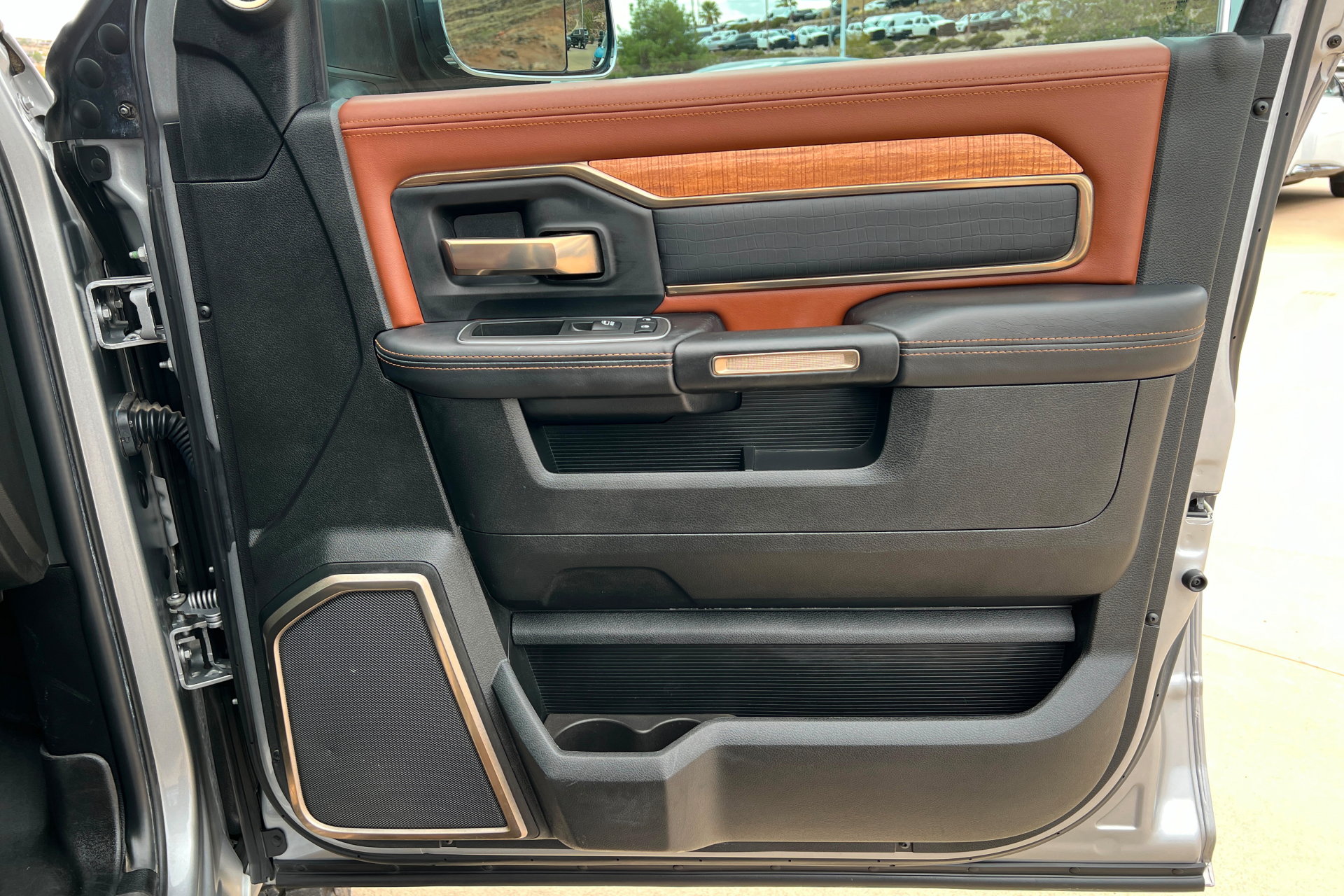 Used 2022 RAM 2500 Limited AWD/4WD image 22