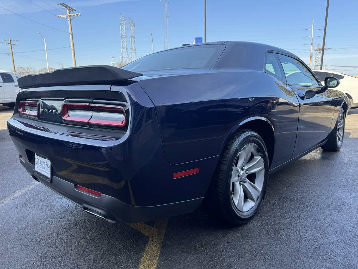 Used 2016 Dodge Challenger SXT image 5