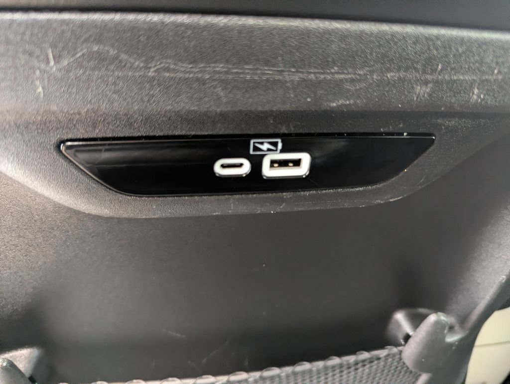 Used 2023 Chrysler Pacifica Touring-L FWD image 37