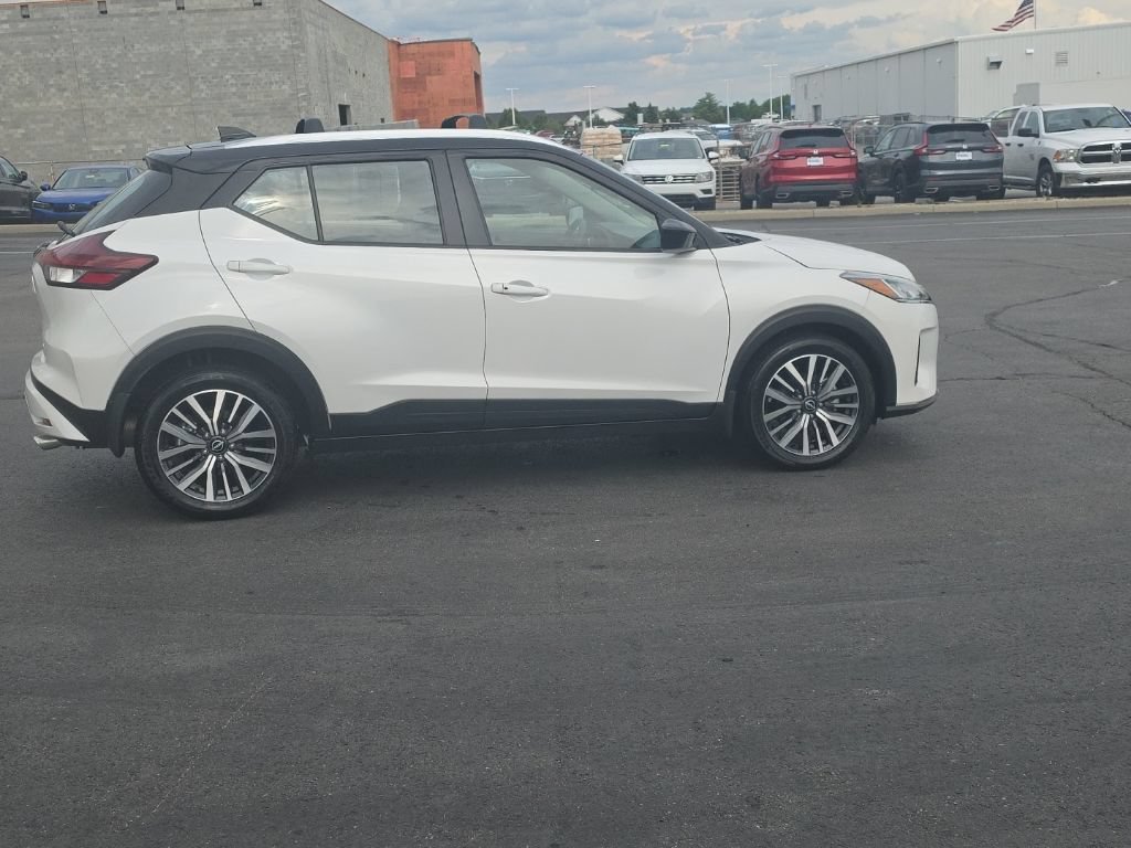 Used 2024 Nissan Kicks SV w/ Interior Electronics Package FWD image 10