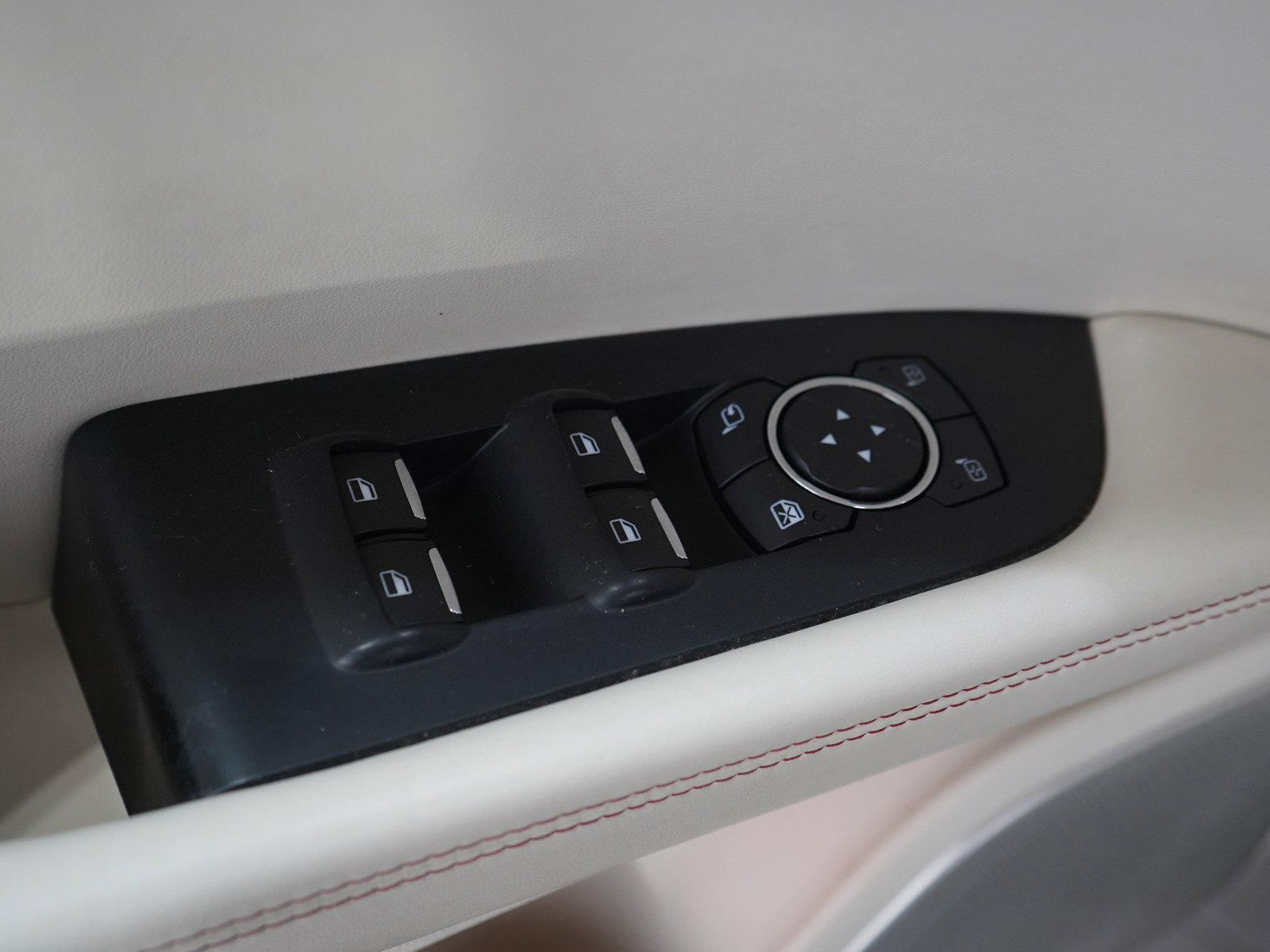 Used 2018 Lincoln MKX Black Label w/ Driver Assistance Package image 23