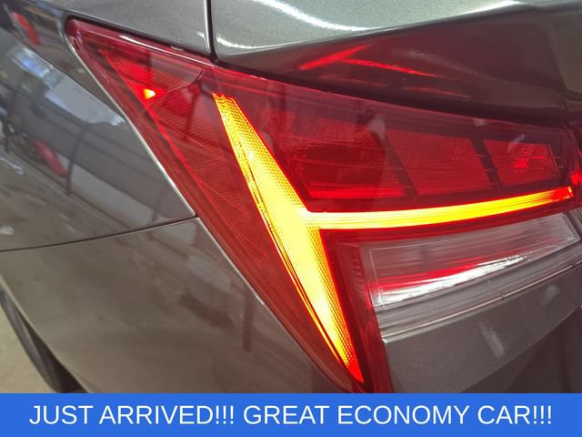 Used 2025 Hyundai Elantra SEL w/ Cargo Package FWD image 35