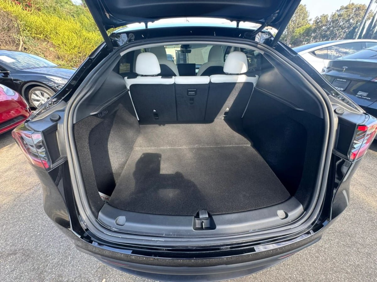 Used 2025 Tesla Model Y Long Range RWD image 40