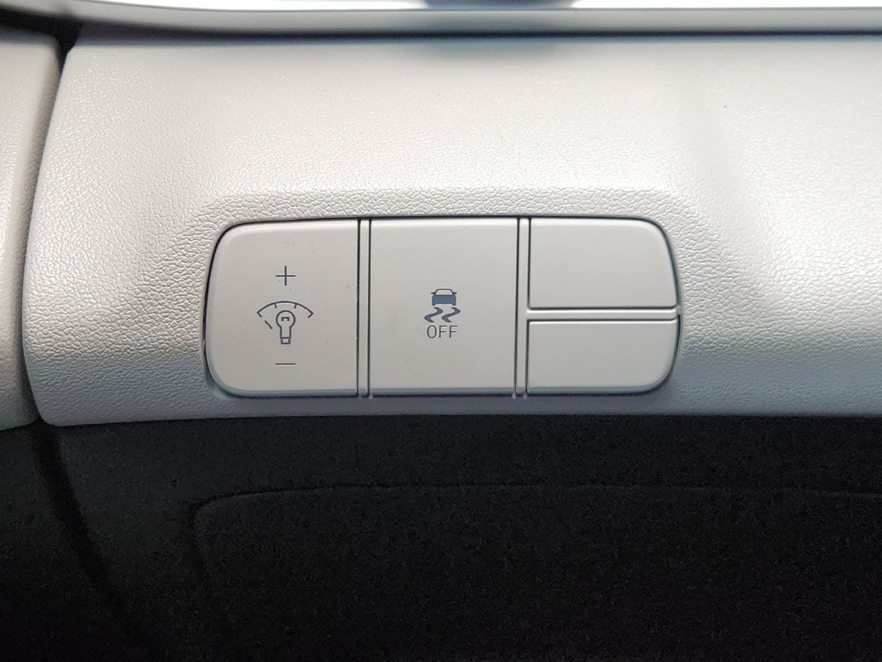 Used 2025 Hyundai Elantra Limited FWD image 21