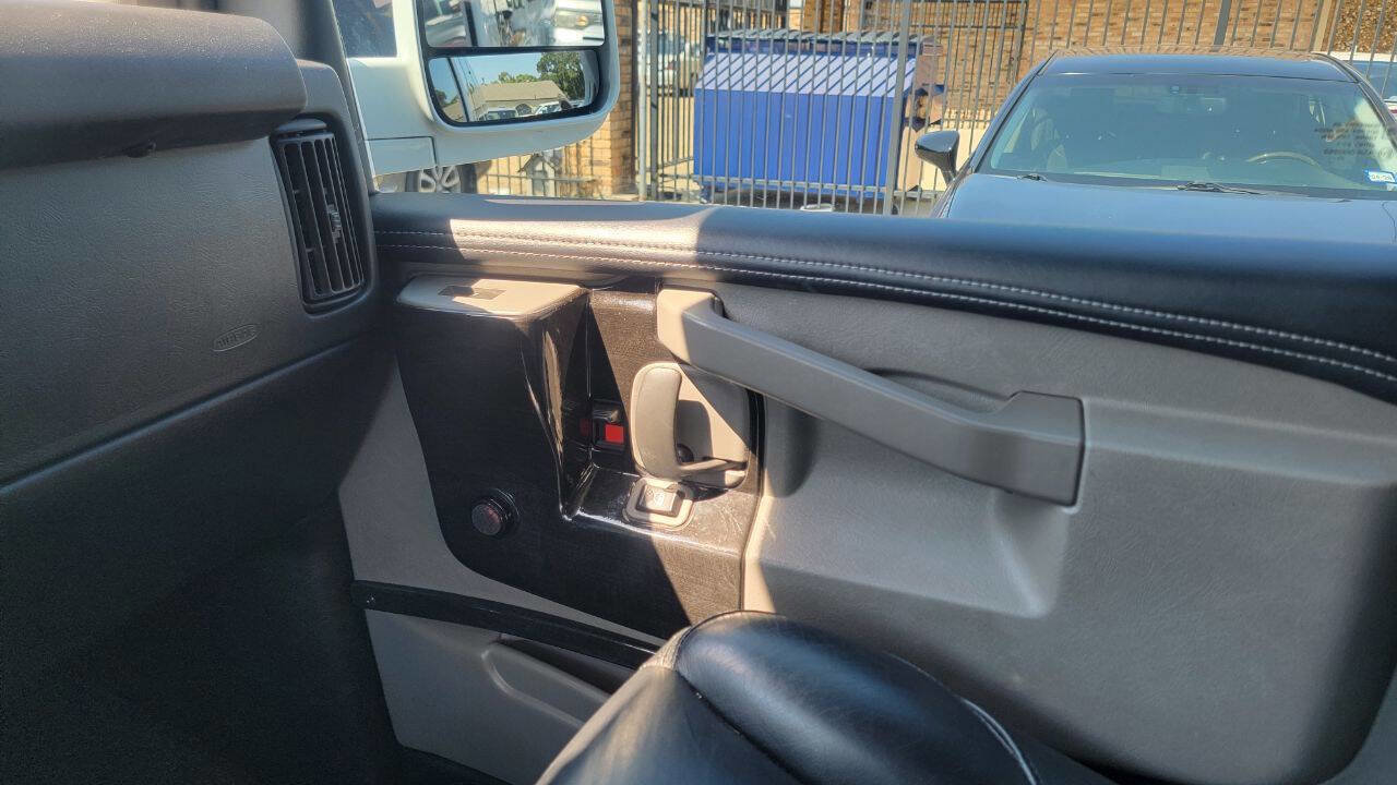 Used 2021 GMC Savana 2500 2500 3dr Cargo Van w/ Enhanced Convenience Package image 24