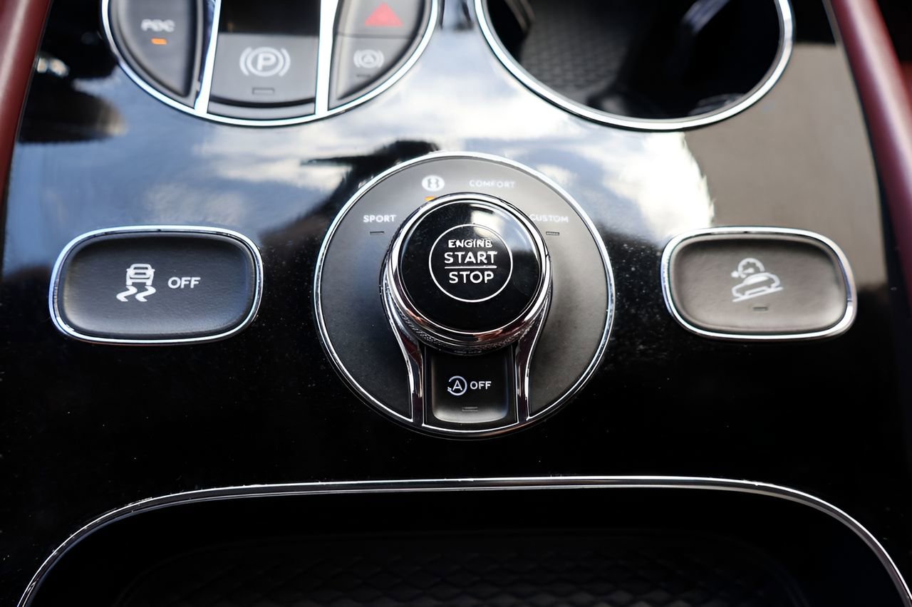 Used 2020 Bentley Bentayga AWD/4WD image 29