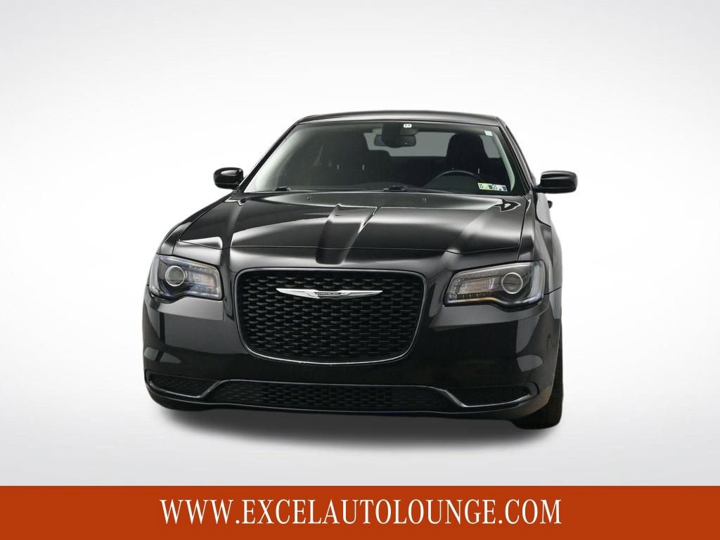 Used 2019 Chrysler 300 Touring w/ Sport Appearance Package image 9