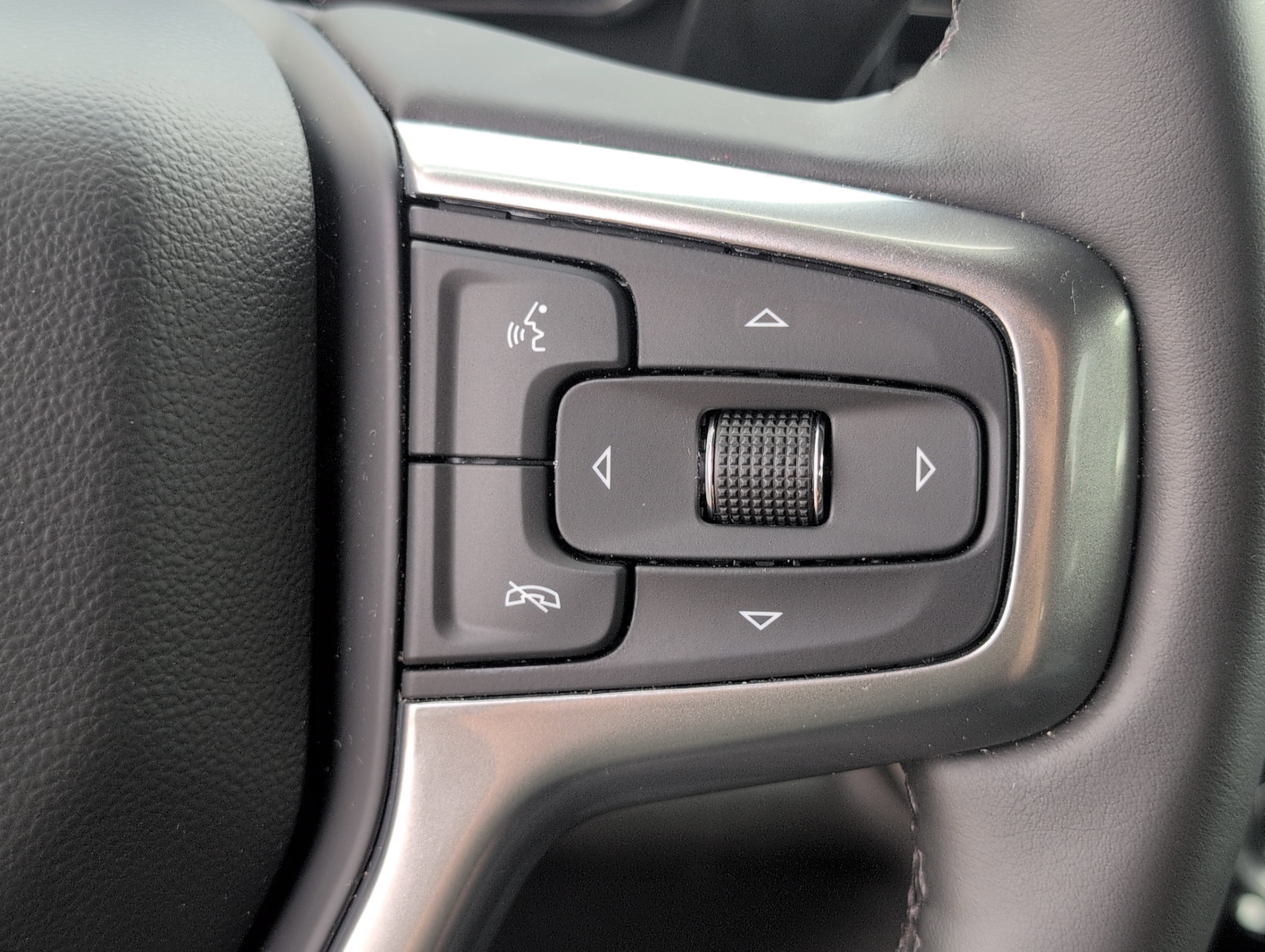 Used 2024 Chevrolet Silverado 1500 LT AWD/4WD image 24