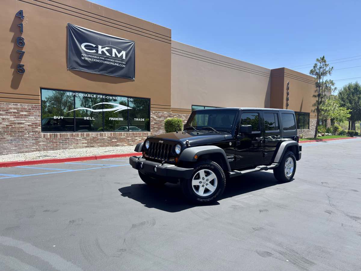 Used 2013 Jeep Wrangler Unlimited Sport image 2
