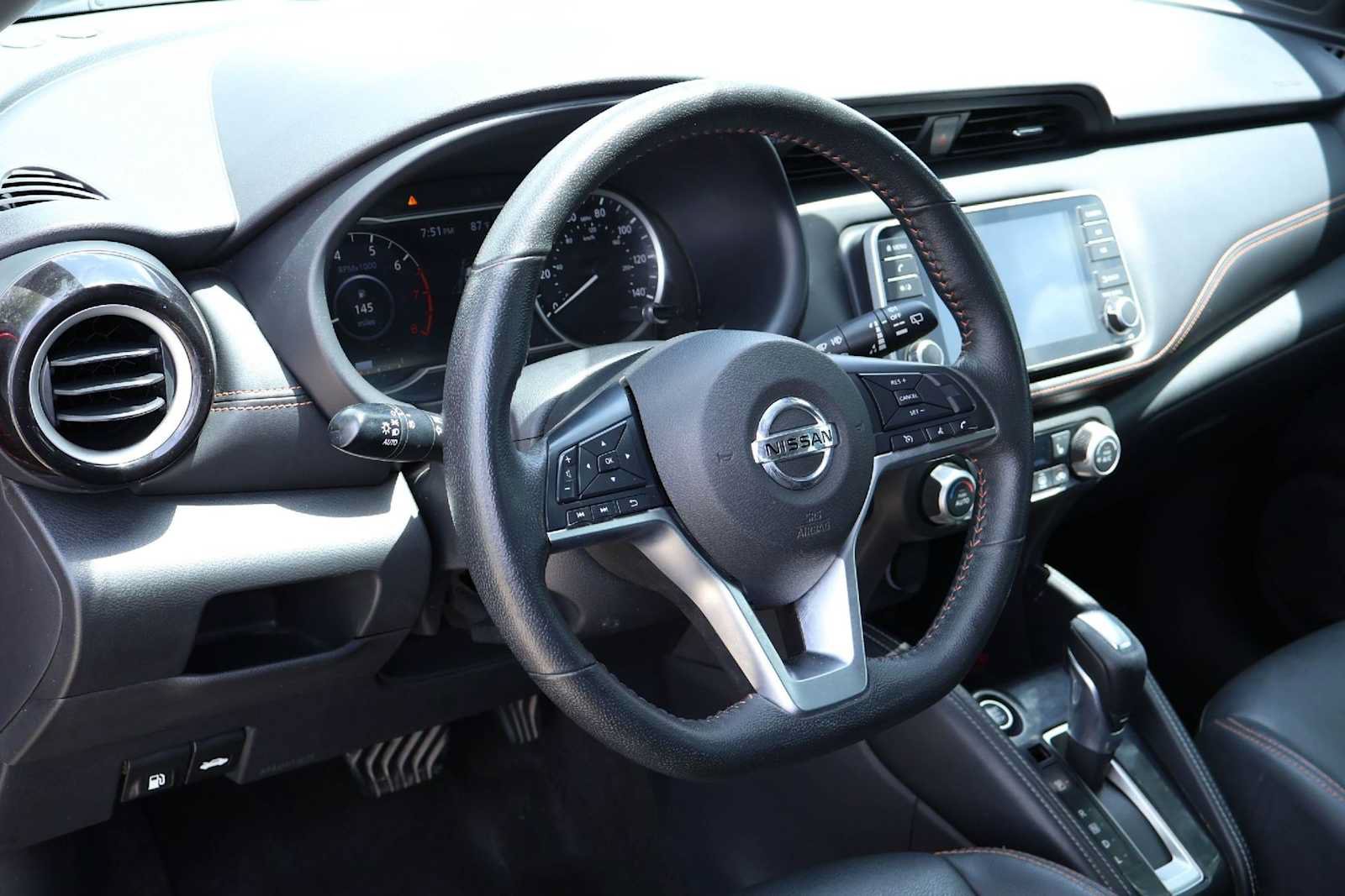 Used 2020 Nissan Kicks SR w/ SR Premium Package FWD image 2