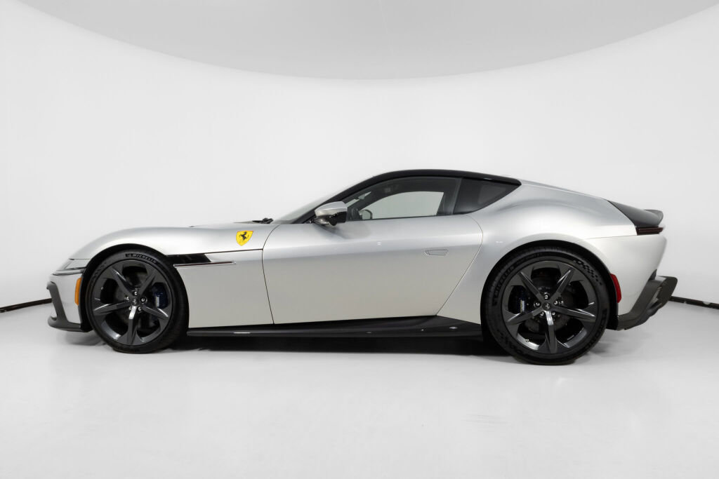 Used 2025 Ferrari 12Cilindri image 3