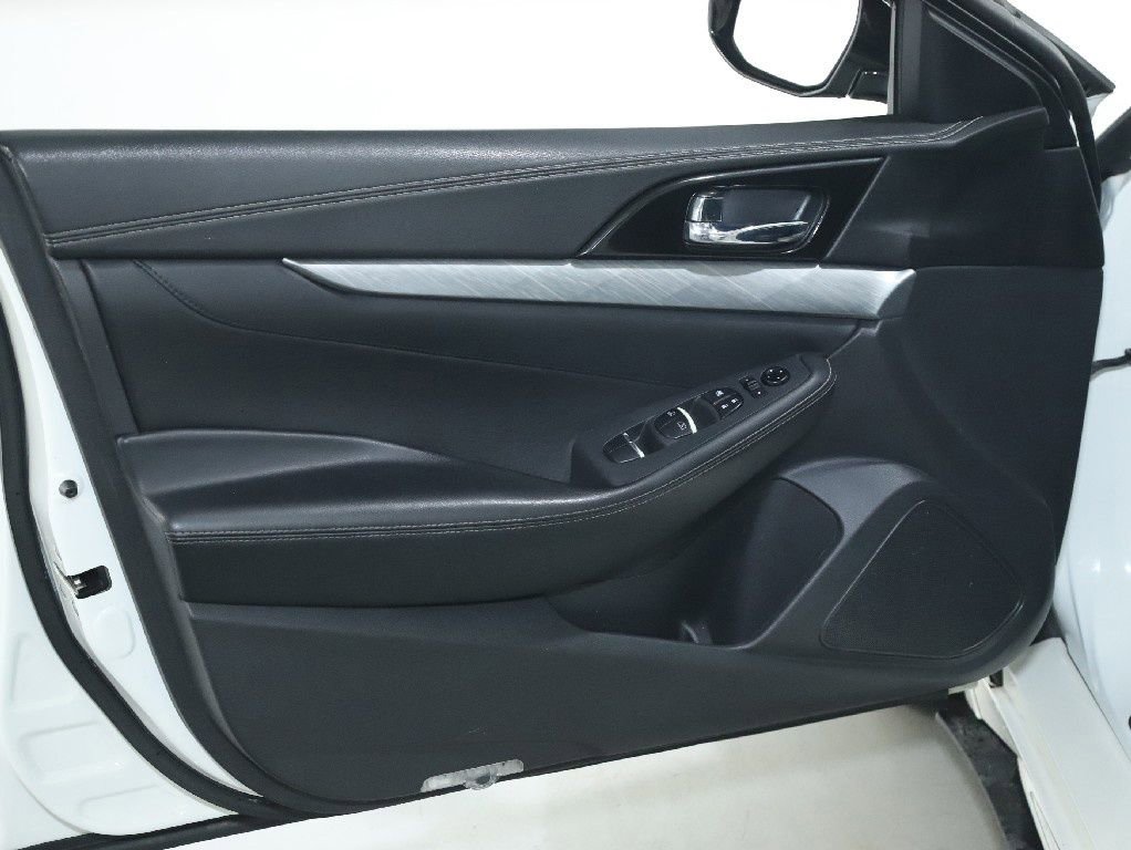 Used 2017 Nissan Maxima 3.5 SV w/ Interior Lighting Package image 15