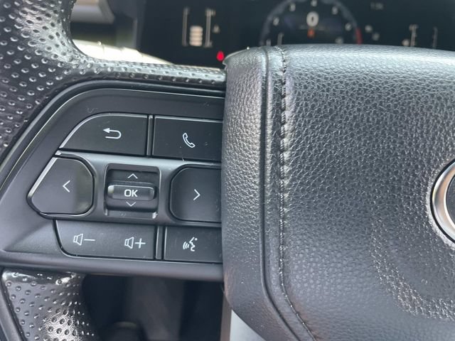 Used 2025 Toyota Tacoma SR5 AWD/4WD image 30