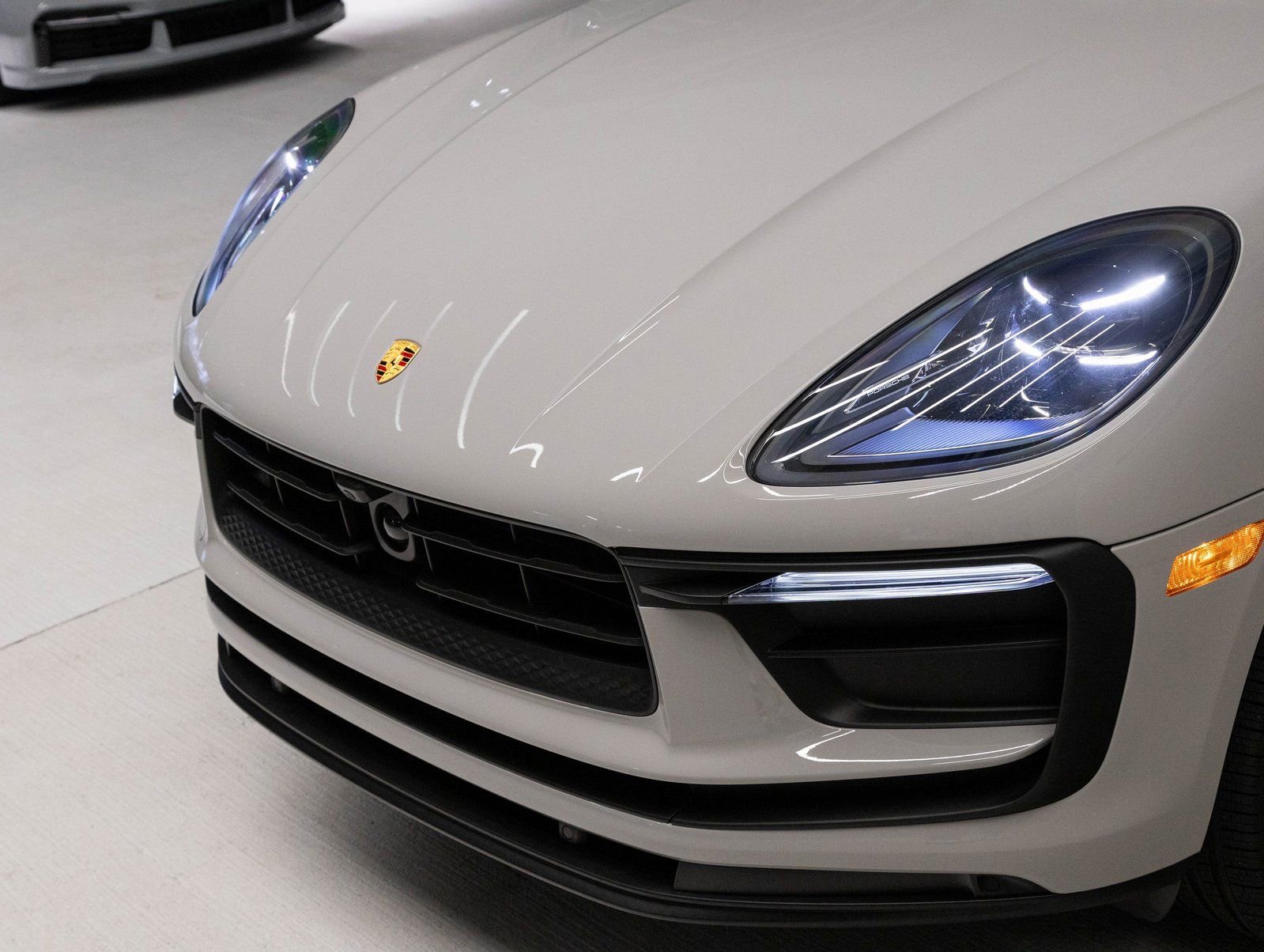 Certified 2026 Porsche Macan image 33