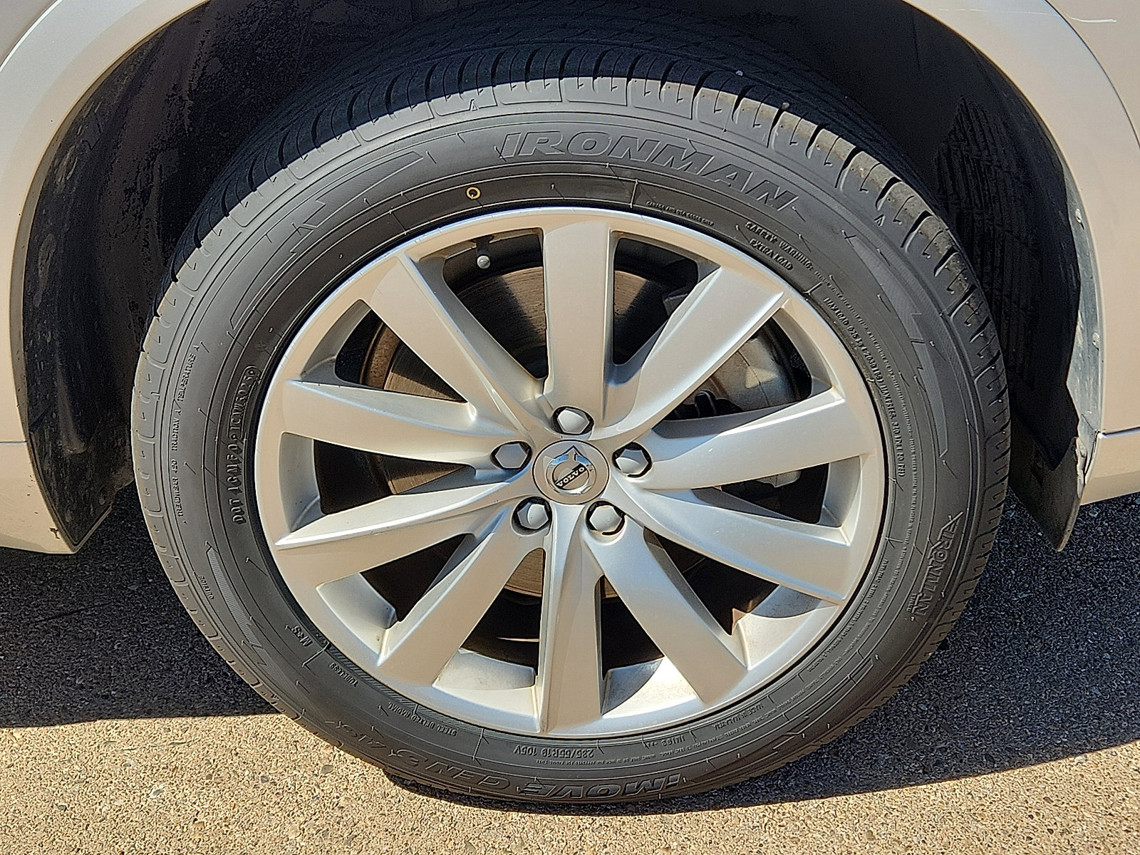 Used 2018 Volvo XC90 T5 Momentum w/ Convenience Package FWD image 7