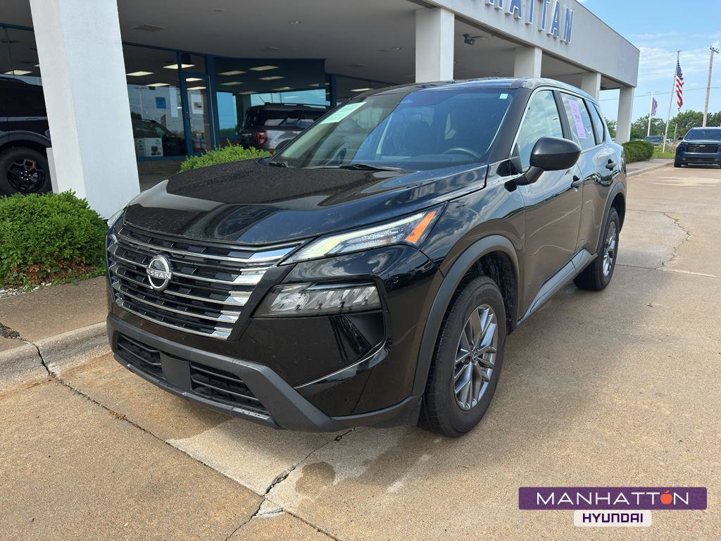 Used 2024 Nissan Rogue S AWD/4WD image 1
