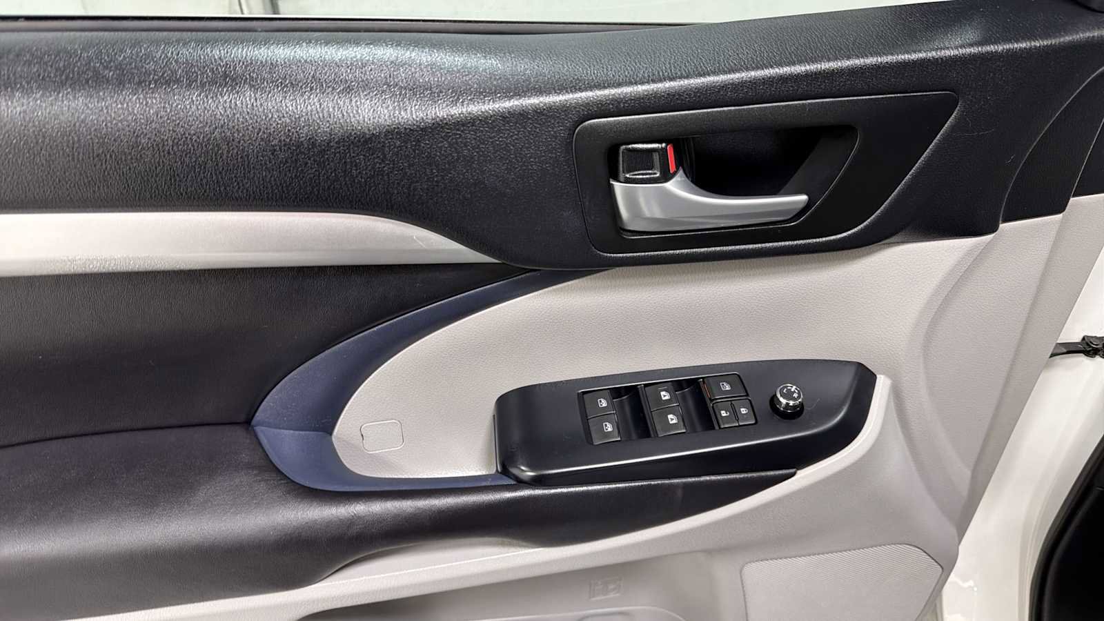 Used 2017 Toyota Highlander XLE image 15