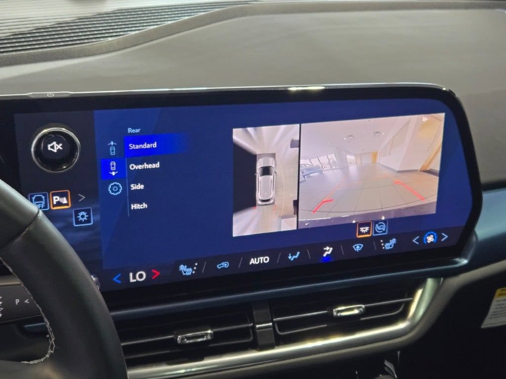 Certified 2024 Chevrolet Equinox EV LT FWD image 26