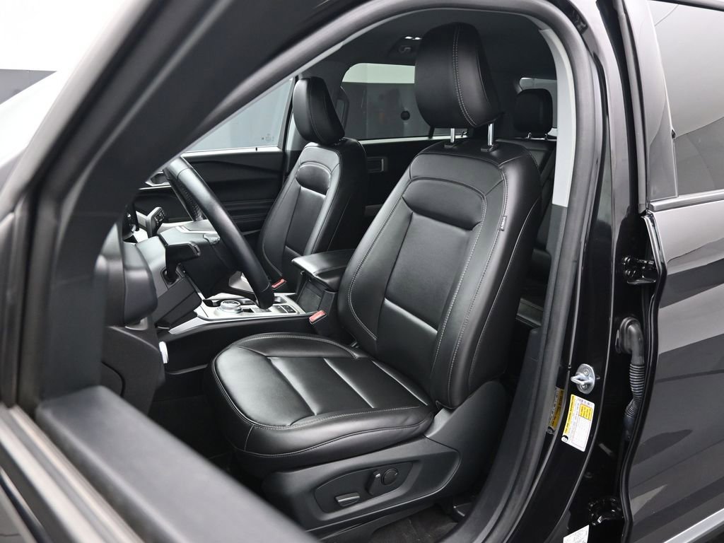 Certified 2022 Ford Explorer XLT w/ Equipment Group 202A image 9