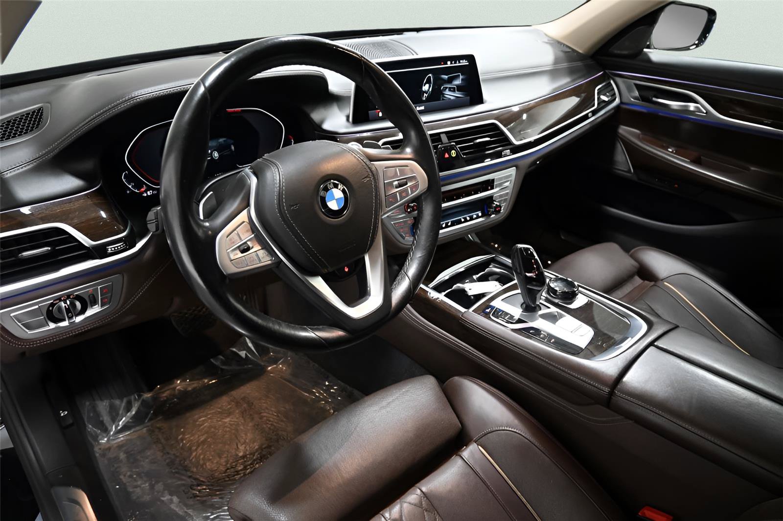 Used 2020 BMW 740i xDrive w/ Premium Package AWD/4WD image 8