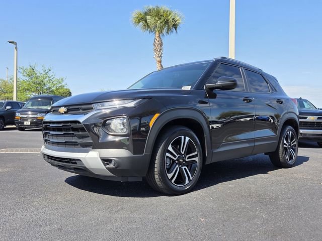 Used 2023 Chevrolet TrailBlazer LT image 2