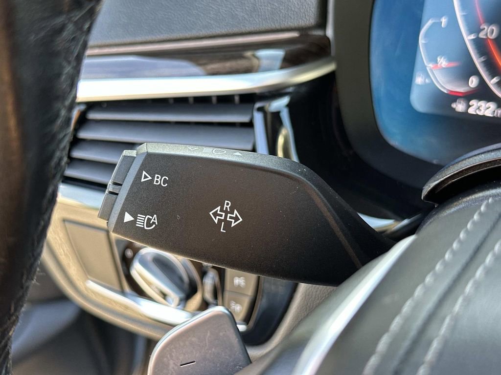 Used 2021 BMW 530i w/ Premium Package image 21
