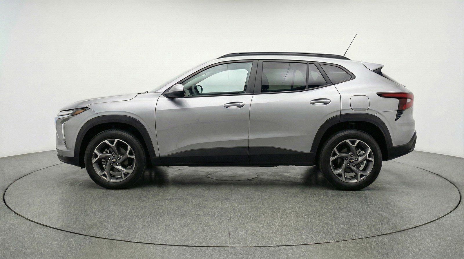 Used 2025 Chevrolet Trax LT w/ LT Convenience Package image 5