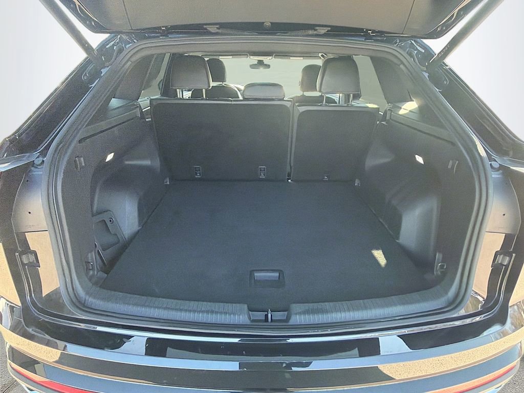 Used 2024 Volkswagen Atlas Cross Sport SE image 12