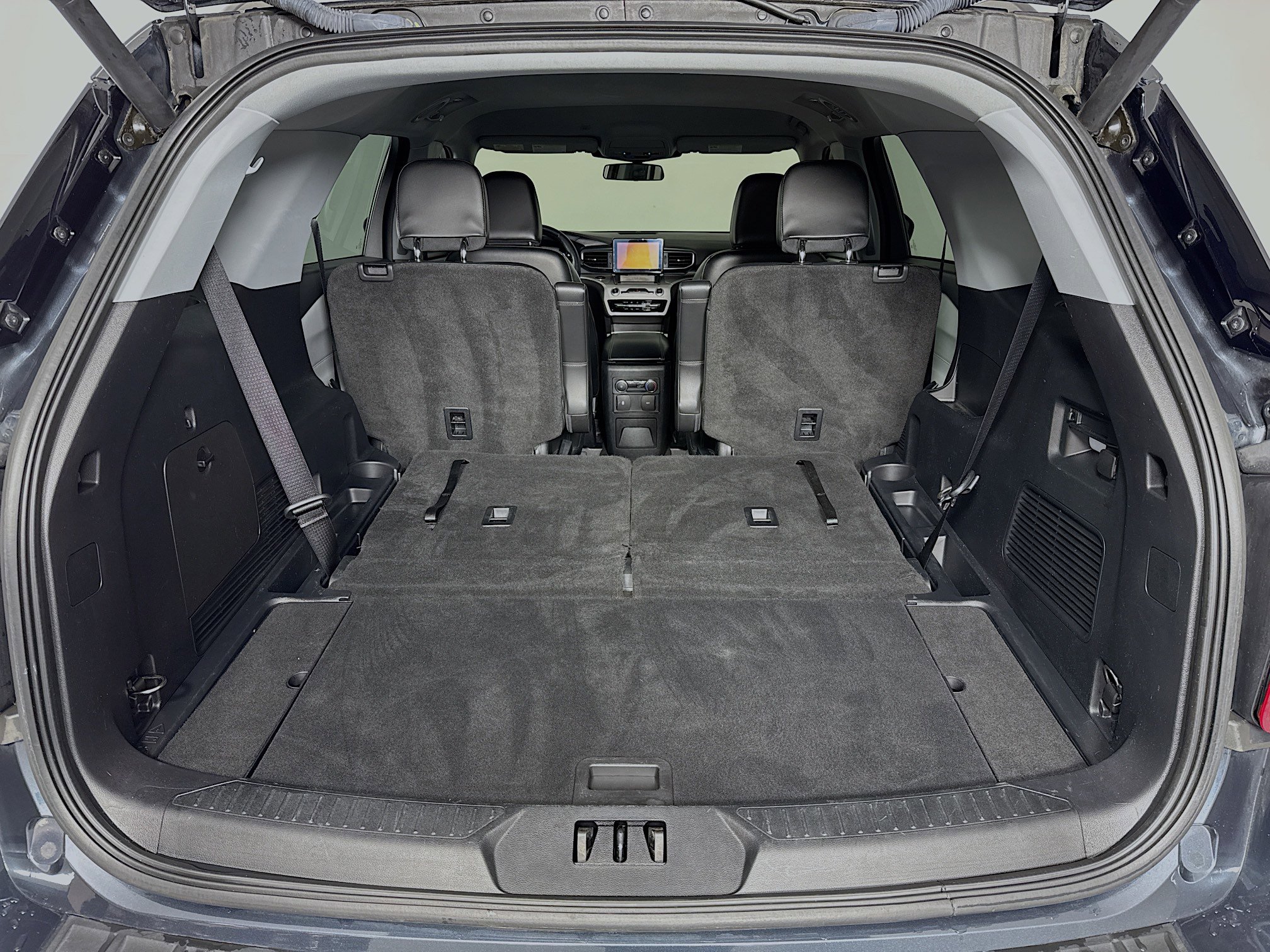 Used 2022 Ford Explorer XLT w/ Equipment Group 202A image 25