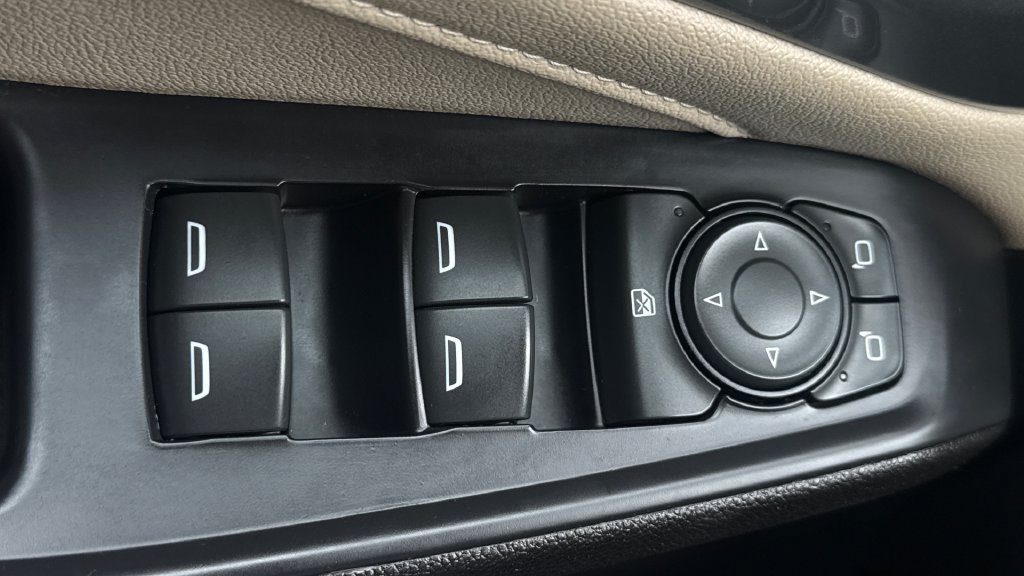Used 2022 Chevrolet Traverse LS AWD/4WD image 36