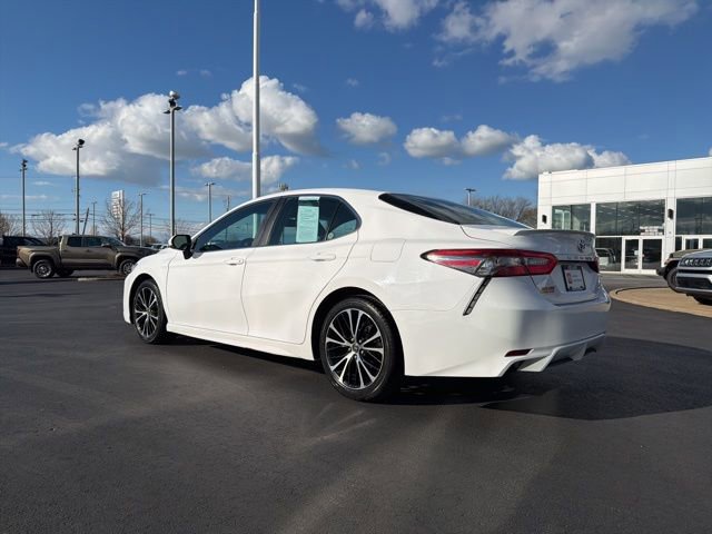 Certified 2018 Toyota Camry SE w/ Convenience Package image 5