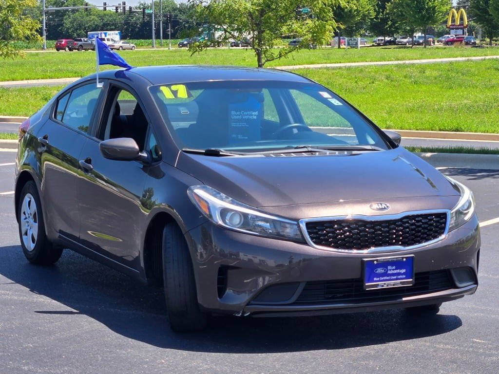 Used 2017 Kia Forte LX FWD image 3
