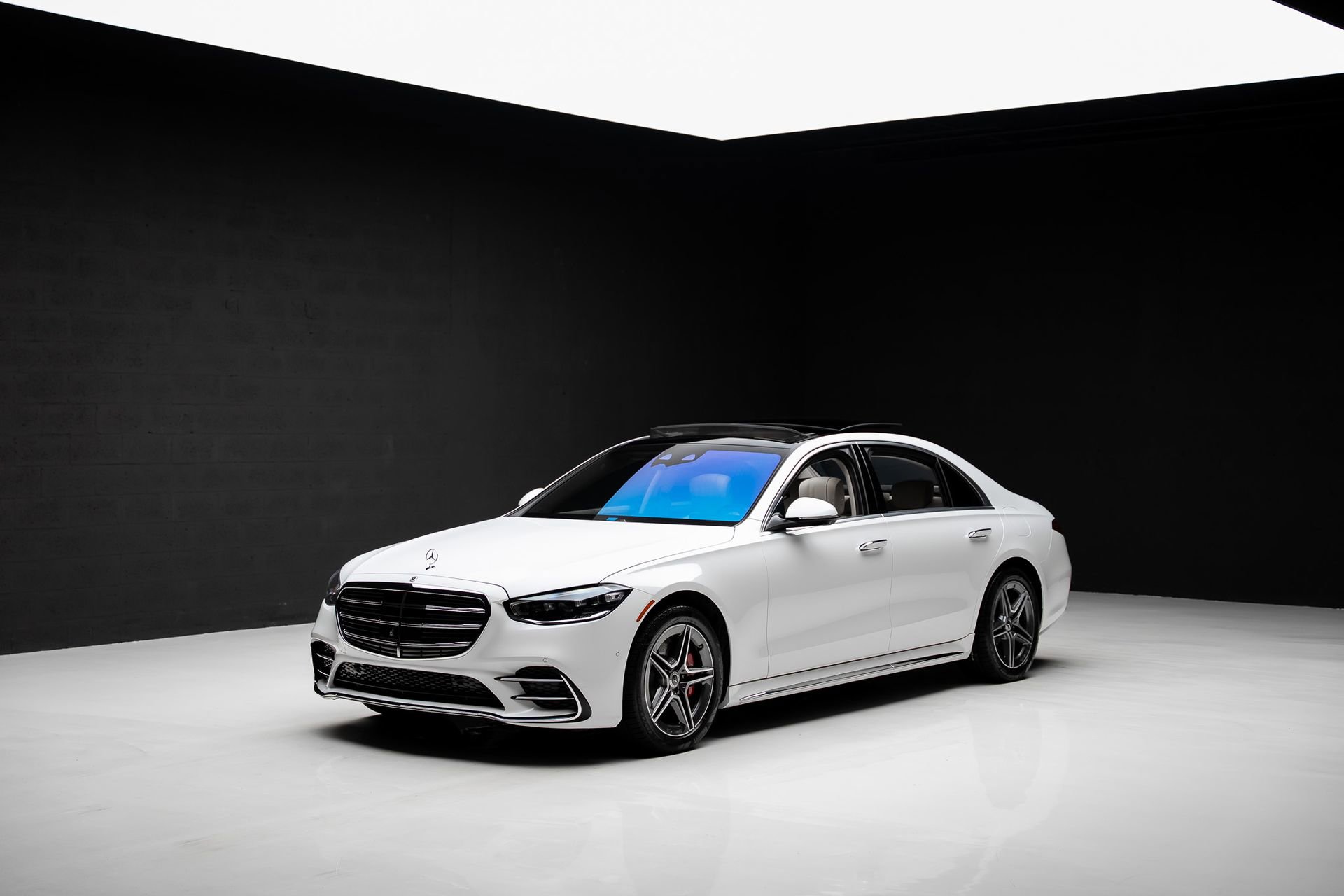 Used 2024 Mercedes-Benz S 580e 4MATIC Sedan w/ AMG Line image 4