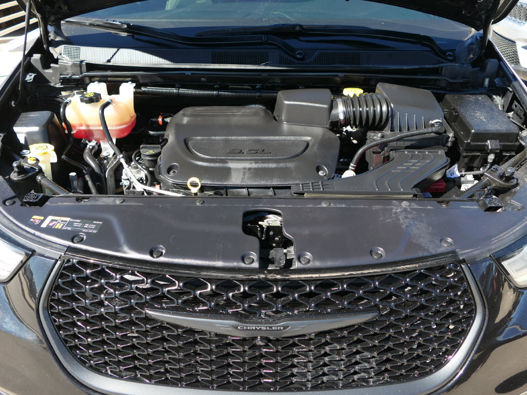 Certified 2022 Chrysler Pacifica Limited w/ Uconnect Theater Family Group AWD/4WD image 29
