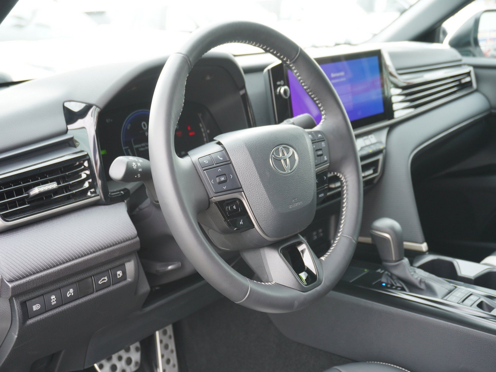 Used 2025 Toyota Camry SE w/ Multimedia Upgrade Package FWD image 36