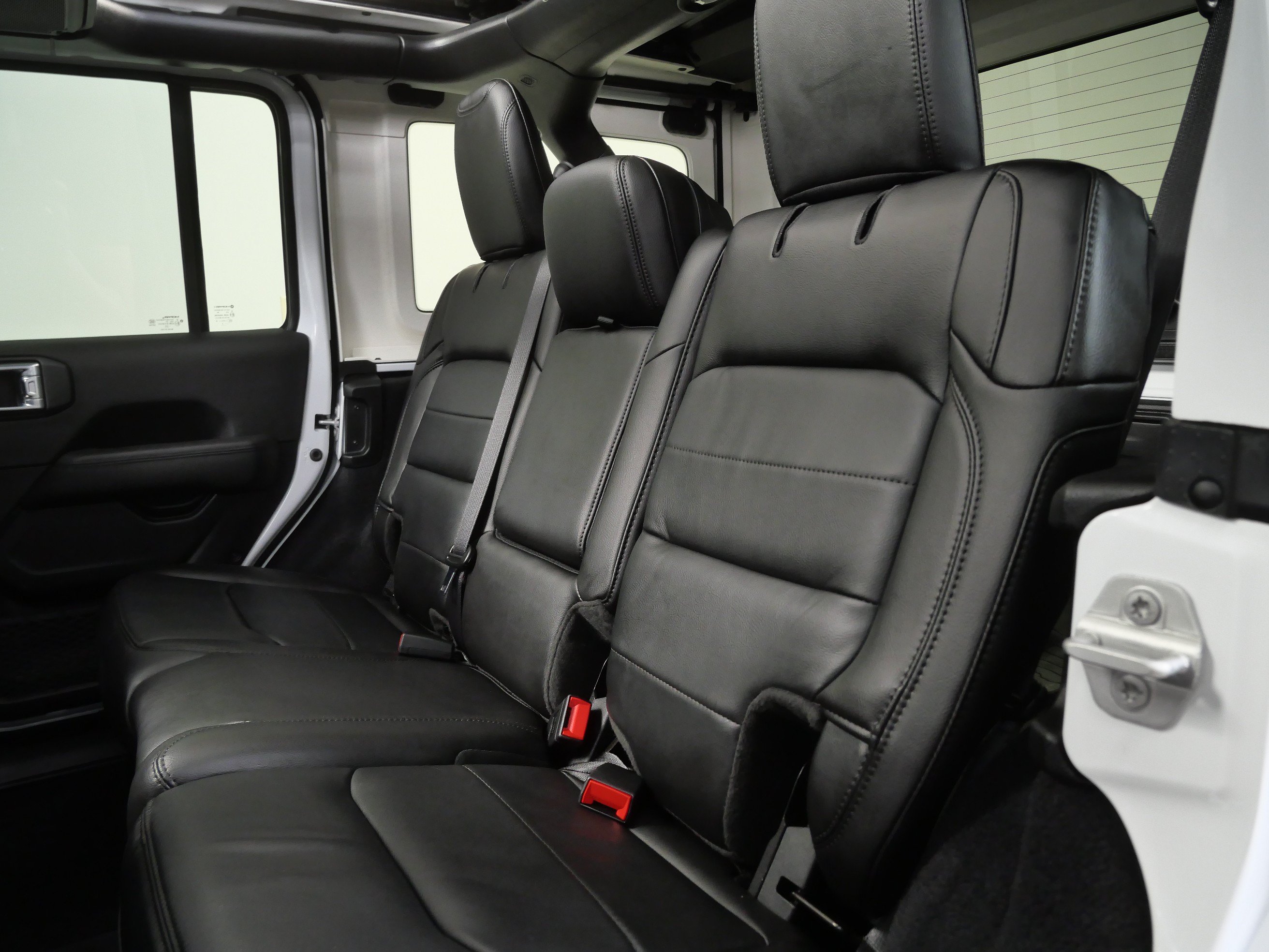 Used 2023 Jeep Wrangler Unlimited Sahara AWD/4WD image 17