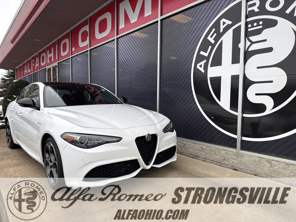 Used 2022 Alfa Romeo Giulia Veloce image 1