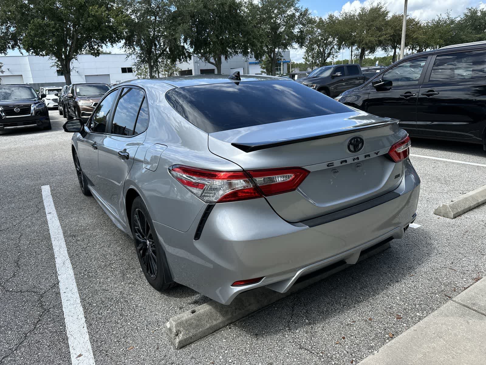 Used 2020 Toyota Camry SE FWD image 6