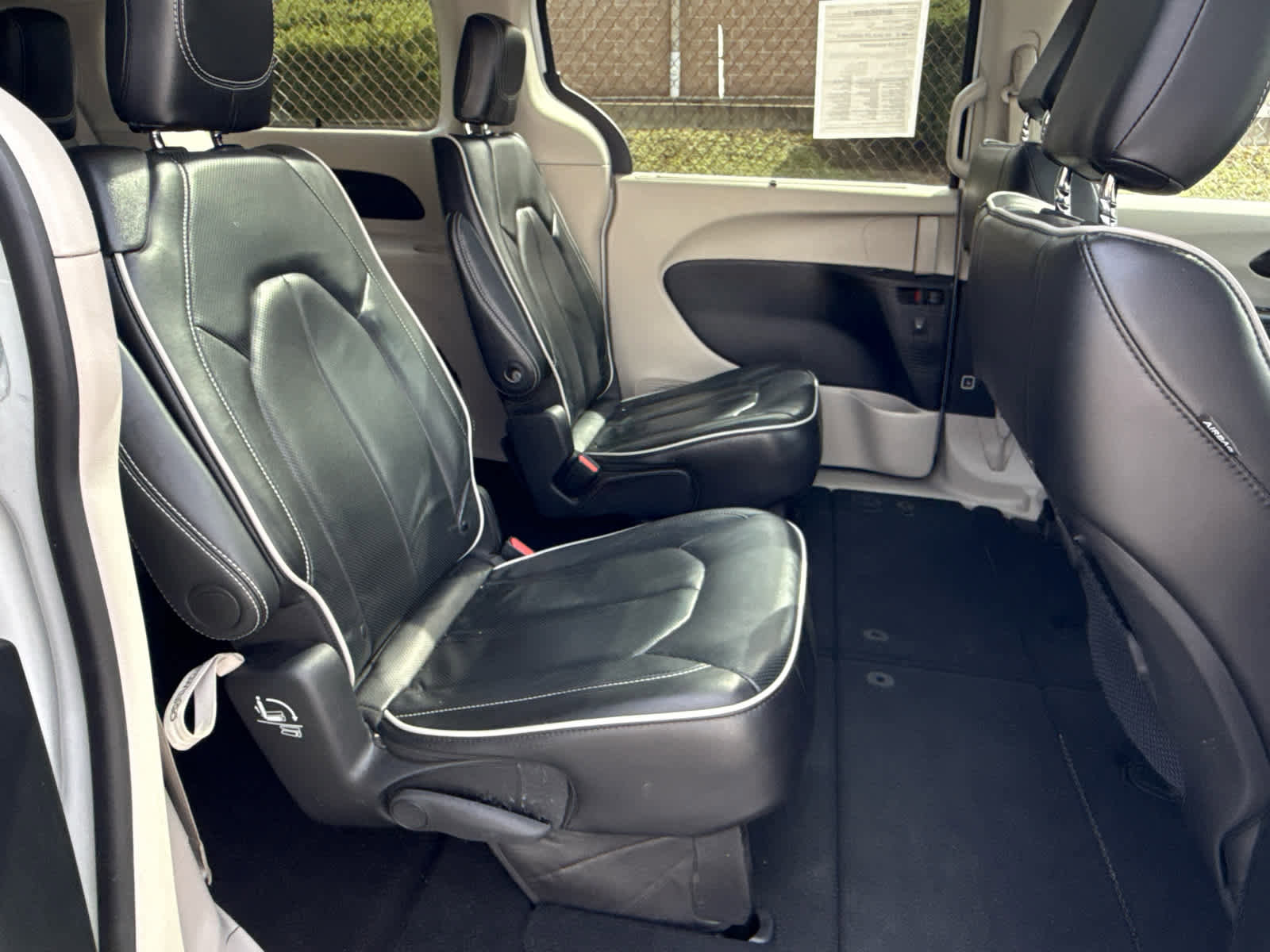 Used 2024 Chrysler Pacifica Limited image 32