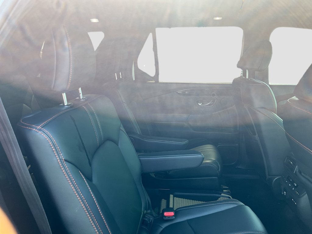 Used 2025 Honda Pilot TrailSport image 29