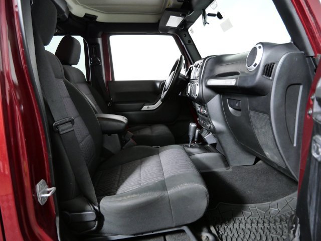 Used 2011 Jeep Wrangler Unlimited Sahara AWD/4WD image 10