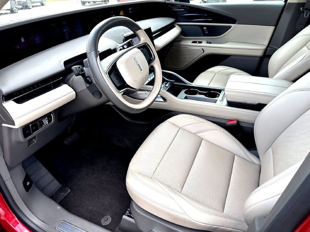 Used 2024 Lincoln Nautilus Premier AWD/4WD image 11