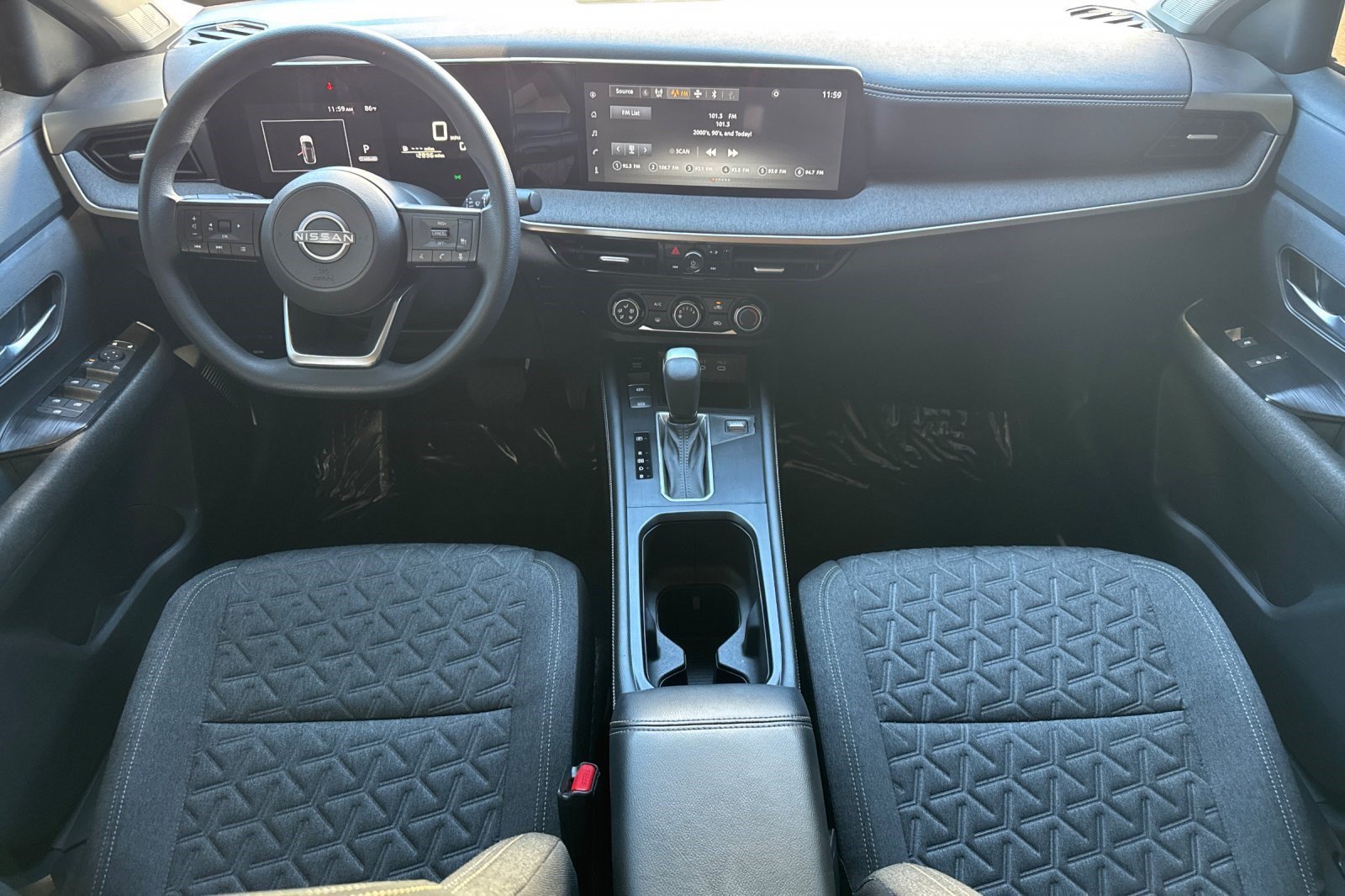 Used 2025 Nissan Kicks SV AWD/4WD image 14