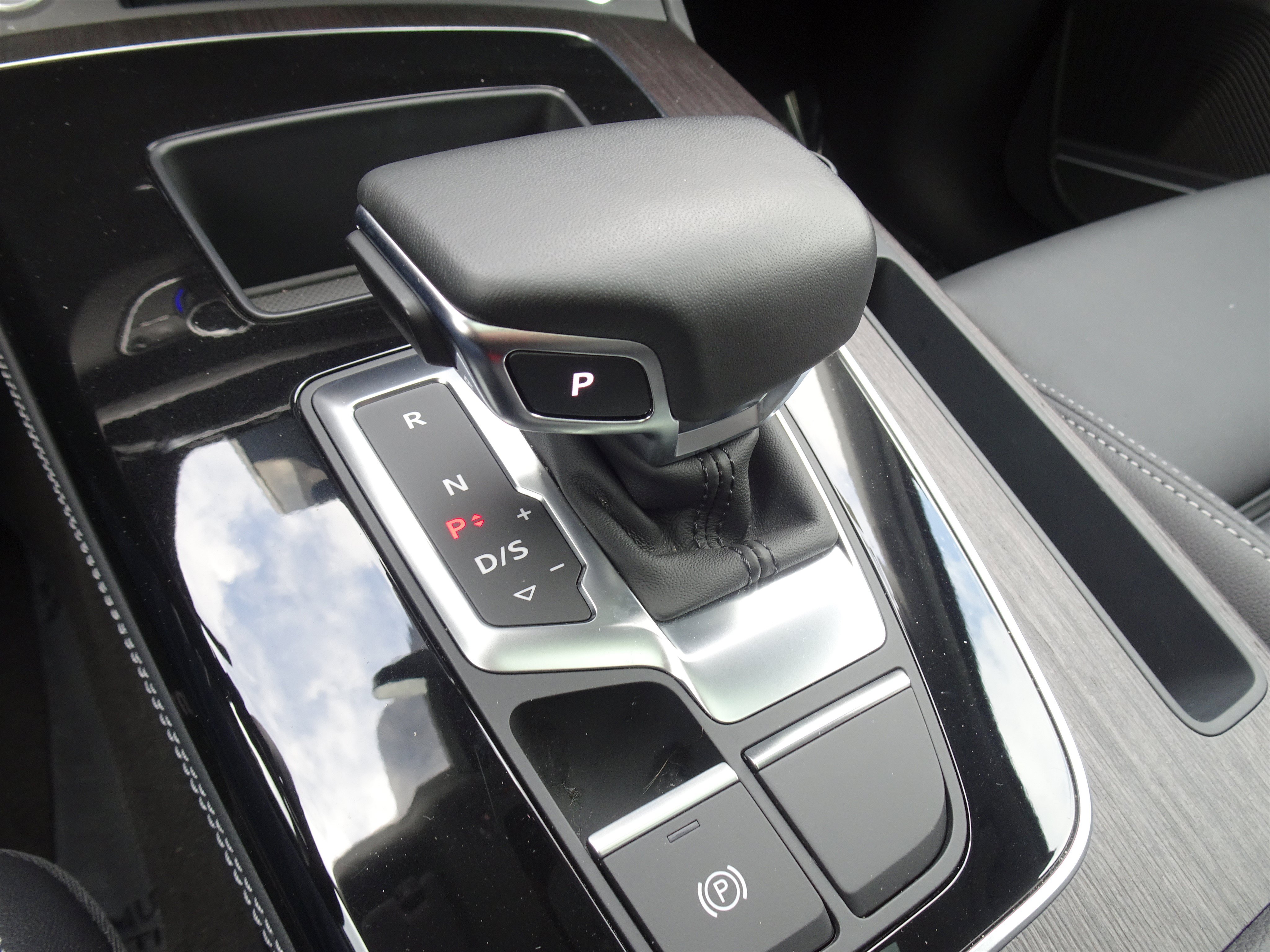 Certified 2025 Audi Q5 2.0T Premium Plus w/ Premium Plus Package AWD/4WD image 12