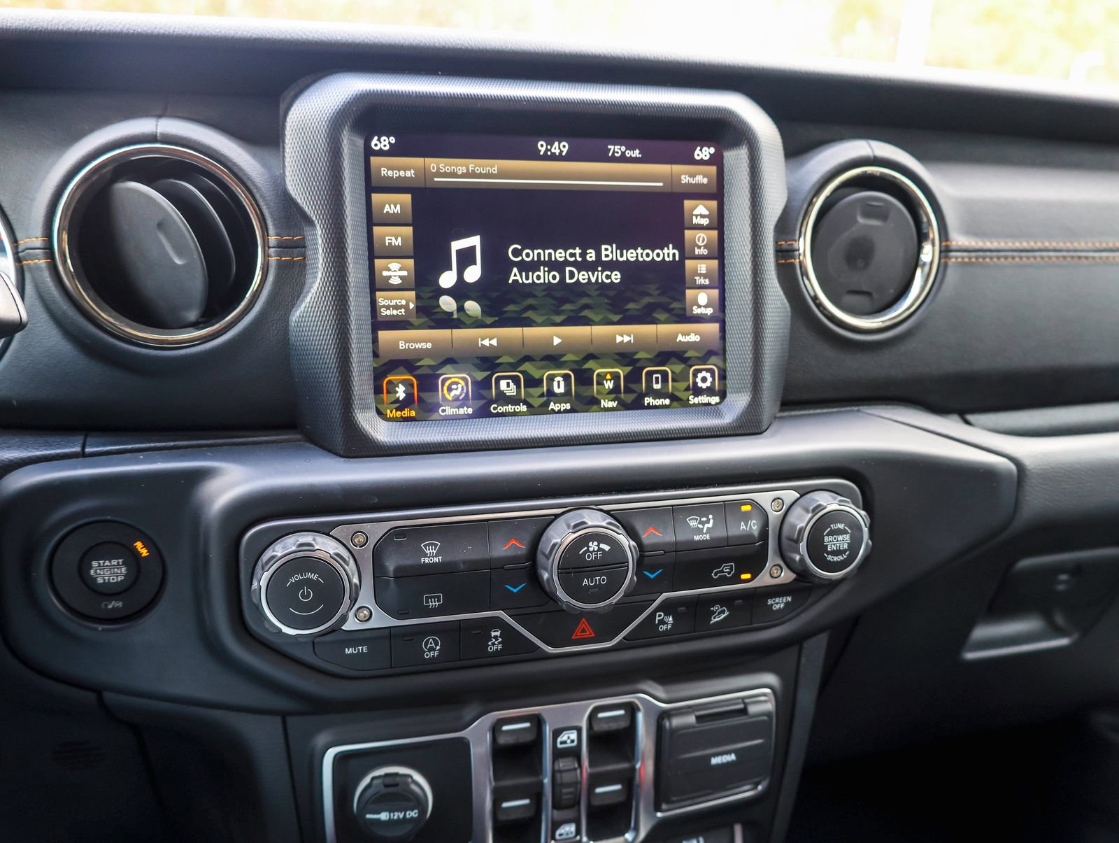 Used 2020 Jeep Wrangler Unlimited Sahara image 15