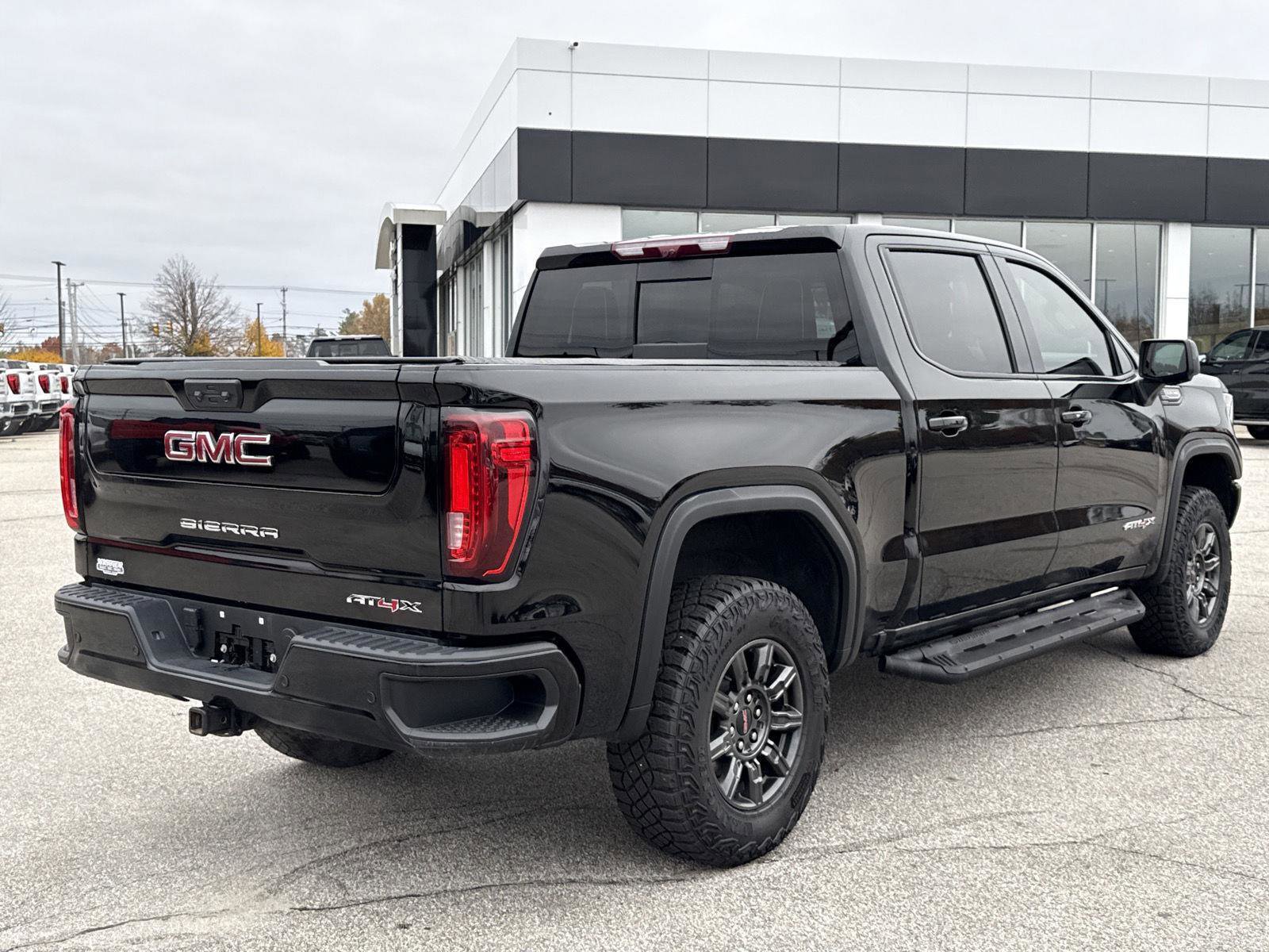 Used 2024 GMC Sierra 1500 AT4X image 5
