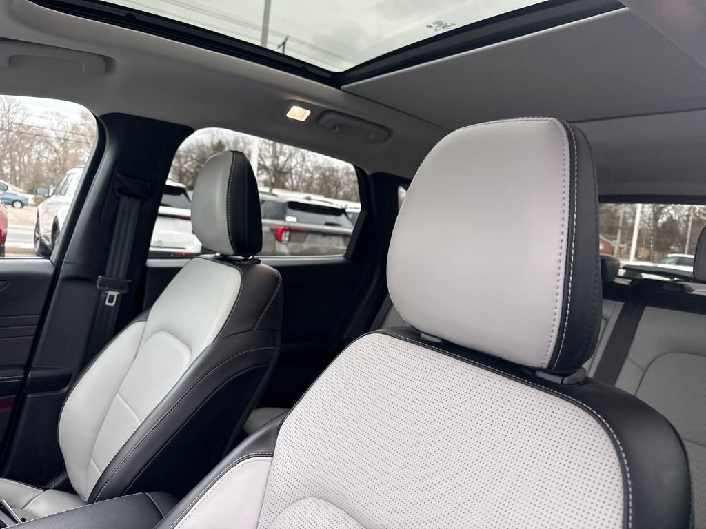 Used 2025 Ford Escape Platinum image 24